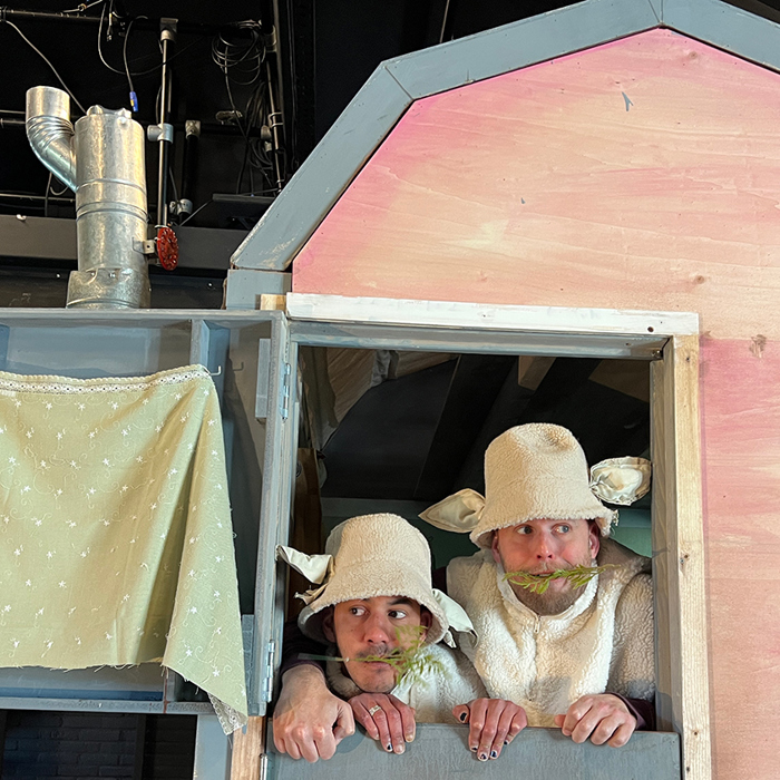 HET LAMMETJE DAT EEN VARKEN IS EN ANDERE BOERDERIJVERHALEN Maas theater en dans HET LAMMETJE DAT EEN VARKEN IS EN ANDERE BOERDERIJVERHALEN Maas theater en dans